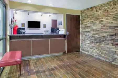 Super 8 by Wyndham I-35 - 22