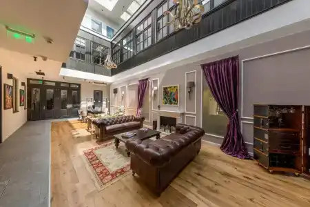 The Mansion Boutique - 12