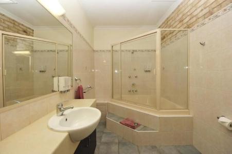 Highlander Motor Inn - 52