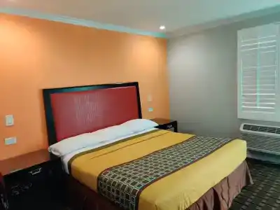 Lyfe Inn & Suites By Aga - Lax Airport - 39