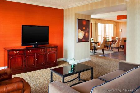 Sheraton Suites Old Town - 36