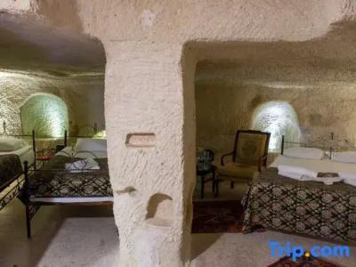 Caravanserai Cave - 303