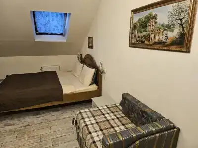 Glove House - 129