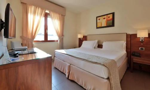 Suites & Residence - 68
