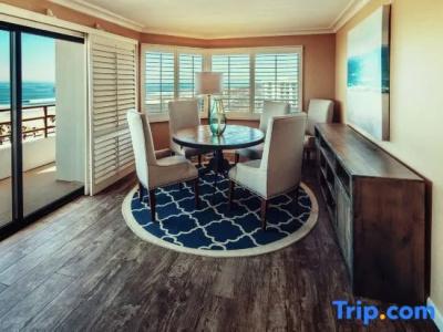 The Waterfront Beach Resort, A Hilton - 245