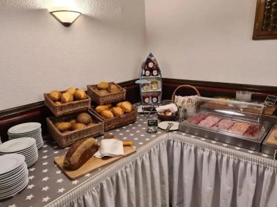 Hocher & Cafe - 10