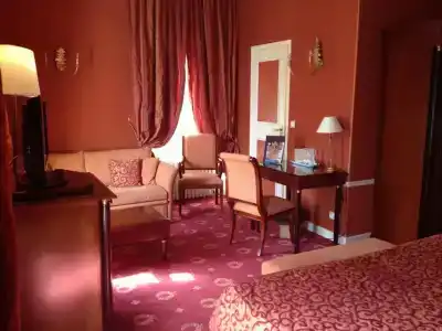 Hôtel Les Maréchaux - 51