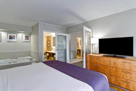 Rodeway Inn & Suites - 67