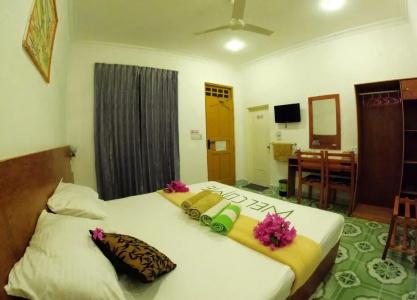 Adroit Beach Inn - 9