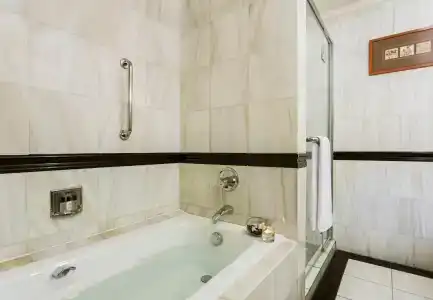 Renaissance Riverside Saigon - 8