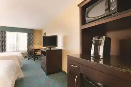 Hilton Garden Inn - 20