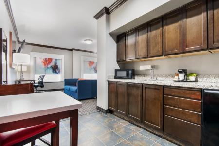 Hawthorn Suites by Wyndham - 24