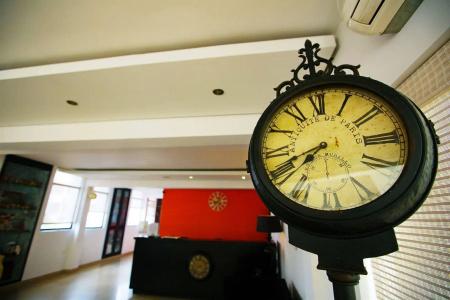 Clock Inn - 1