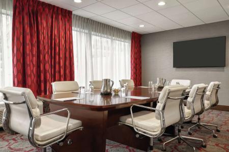 DoubleTree by Hilton Toronto Airport West - 13