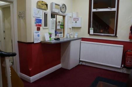 Oyo London Guest House - 1