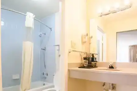 Rodeway Inn & Suites Southeast - 34