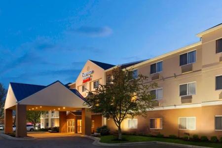 Fairfield Inn & Suites - 13