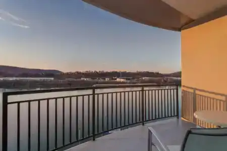 SpringHill Suites by Marriott Downtown/Cameron Harbor - 19