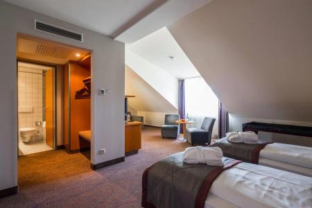 Ramada by Wyndham Dresden - 30