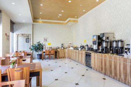Ramada by Wyndham Flushing - 15