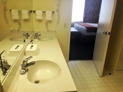 Ramada by Wyndham Kissimmee Gateway - 87