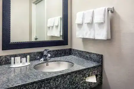 Hilton Garden Inn - 5