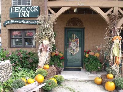Hemlock Inn - 10