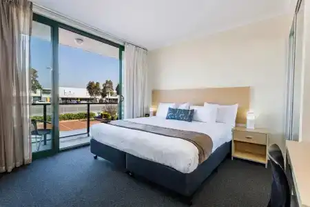 Perth Ascot Central Apartment - 1