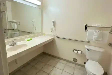 Super 8 by Wyndham at Forbes Landing - 7
