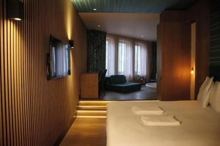 Manzo's Suites - 95