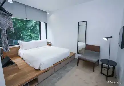 Lloyd's Inn (SG Clean, Staycation Approved) - 50