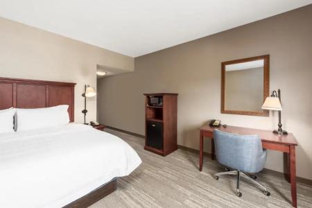 Hampton Inn - Hills - 35