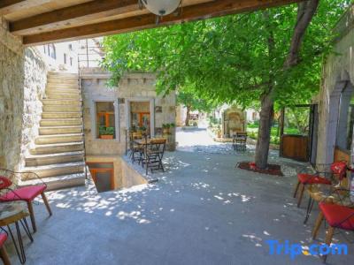 Sarnich Cave Suites - 33