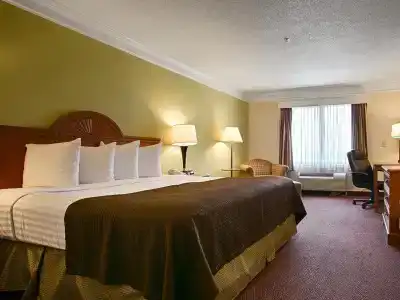 Best Western West - 37