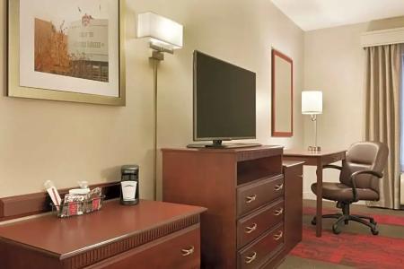 Hampton Inn & Suites - West - 57