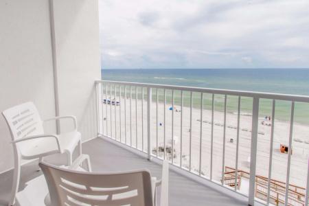 Hampton Inn & Suites Beach-Beachfront - 7