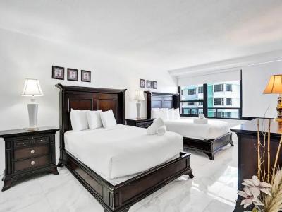 The Alexander All Suites - 310