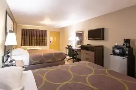 Super 8 by Wyndham Dallas East - 13