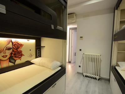 Free Hostels - 42