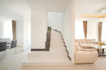 Queen Mansion - 37