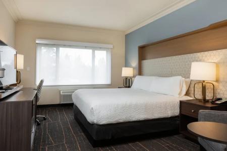 Elk Lake Inn & Suites - 60