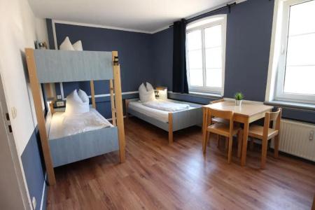 Blue Doors Hostel Ktv - 29