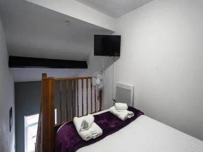 Trivelles - Manchester - Cross Lane - 26