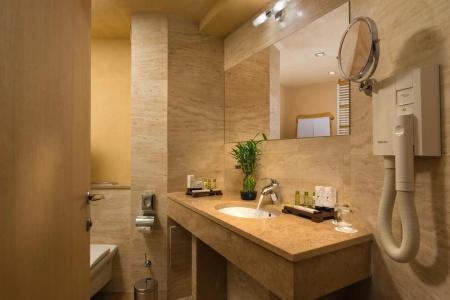 Rosslyn Thracia Sofia - 9