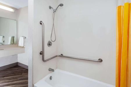 La Quinta Inn by Wyndham I-35 - 9