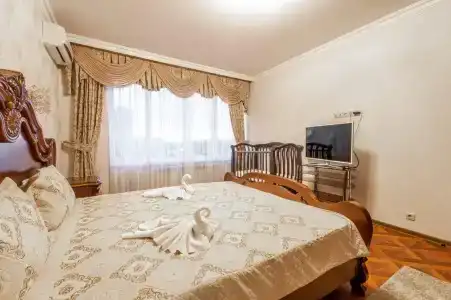 на ул. Просвещения 84 - 5