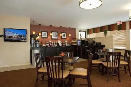 Quality Inn - 18