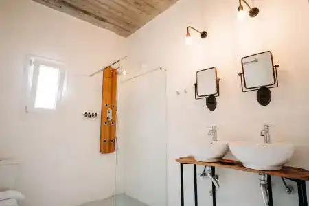 Mesanto Luxury Suites - 50