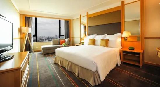 Renaissance Riverside Saigon - 72