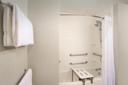 Holiday Inn Express & Suites, an IHG - 7